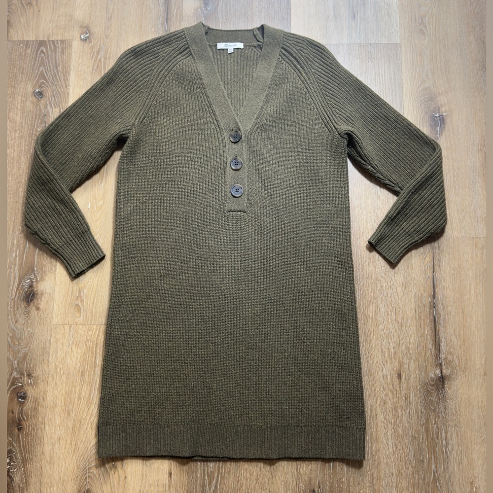 Madewell Woman’s V-Neck Sweater in Deep Olive 🫒 🍁🥮🍂 60% MERINO WOOL ✅